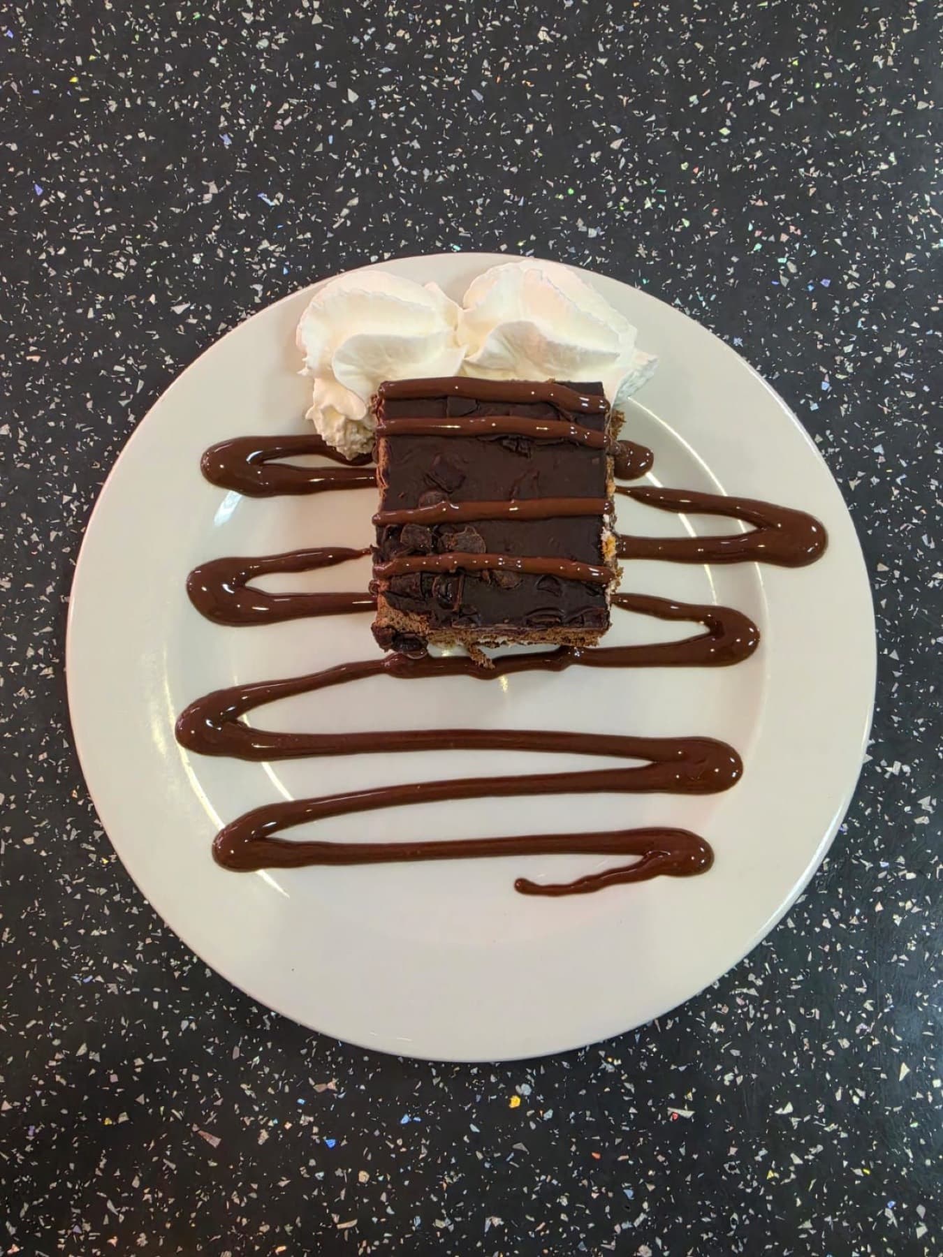 Tarta de chocolate servida en La Escalinata